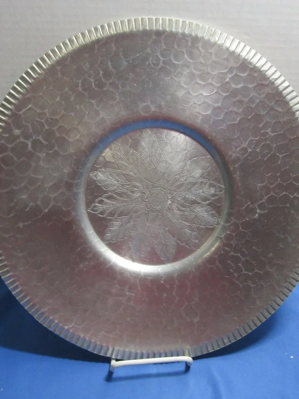 Vintage Hammered Aluminum Serving Tray Round Floral Cake Sandwich Platter 13